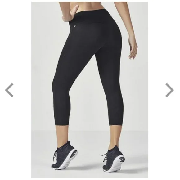 Fabletics Salar Crop Leggings Black New NWT - Picture 2 of 4